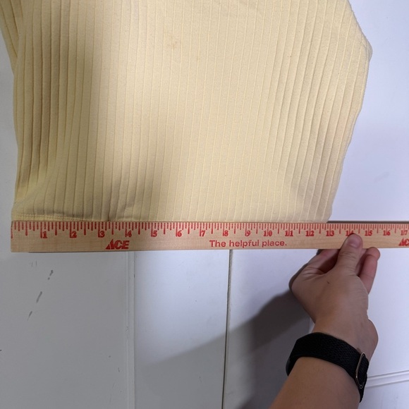 American Eagle Cropped Tank Top Butter Yellow Size Medium Ribbed Cute - Picture 4 of 7